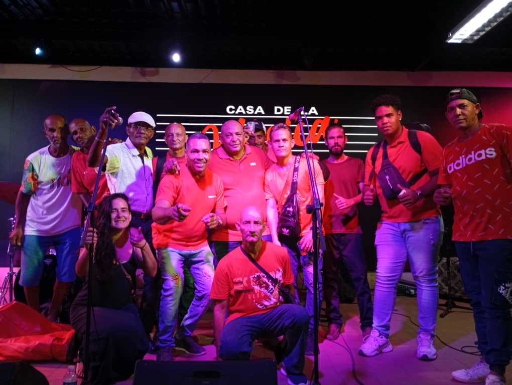 Música Cubana🇨🇺 de la Buena para Bailar 💃🕺 a ritmo de la ¨Sonora Trinitaria¨. Escalinatas Casa de la Música en Trinidad. 9:30 pm.
#61egrem #musicaenvivo #musicacubana #musica #TrinidaddeCuba #trinidadartesanalycreativa