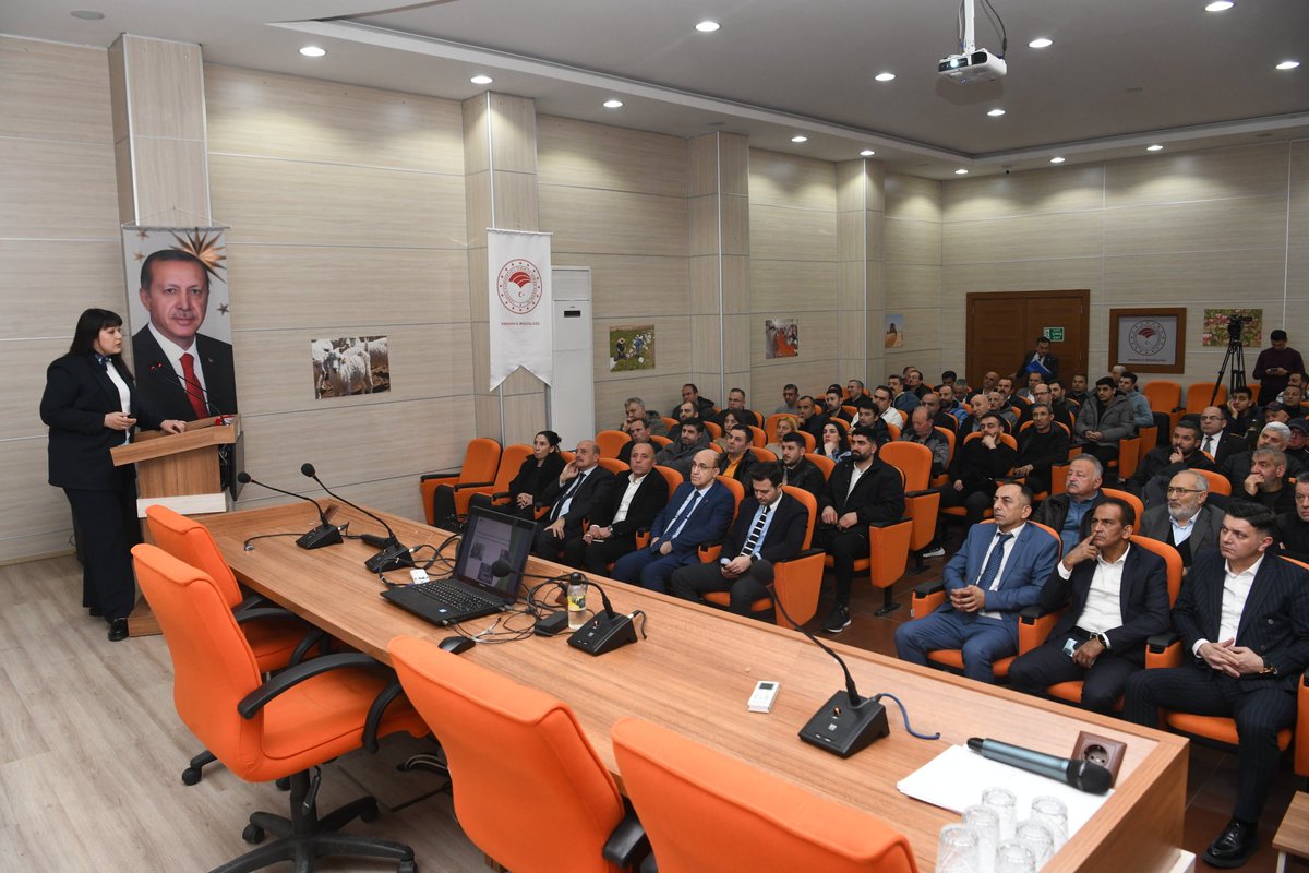 Gıda Sektör Toplantıları Devam Ediyor.

İlimiz genelindeki et parçalama ve işleme tesislerinde çalışan ve işletme yetkililerine mevzuat ve uygulamadaki değişiklik ve yeniliklerle kontrol ve denetimlerde karşılaşılan olumsuzluklar hakkında bilgilendirme toplantısı düzenlendi.