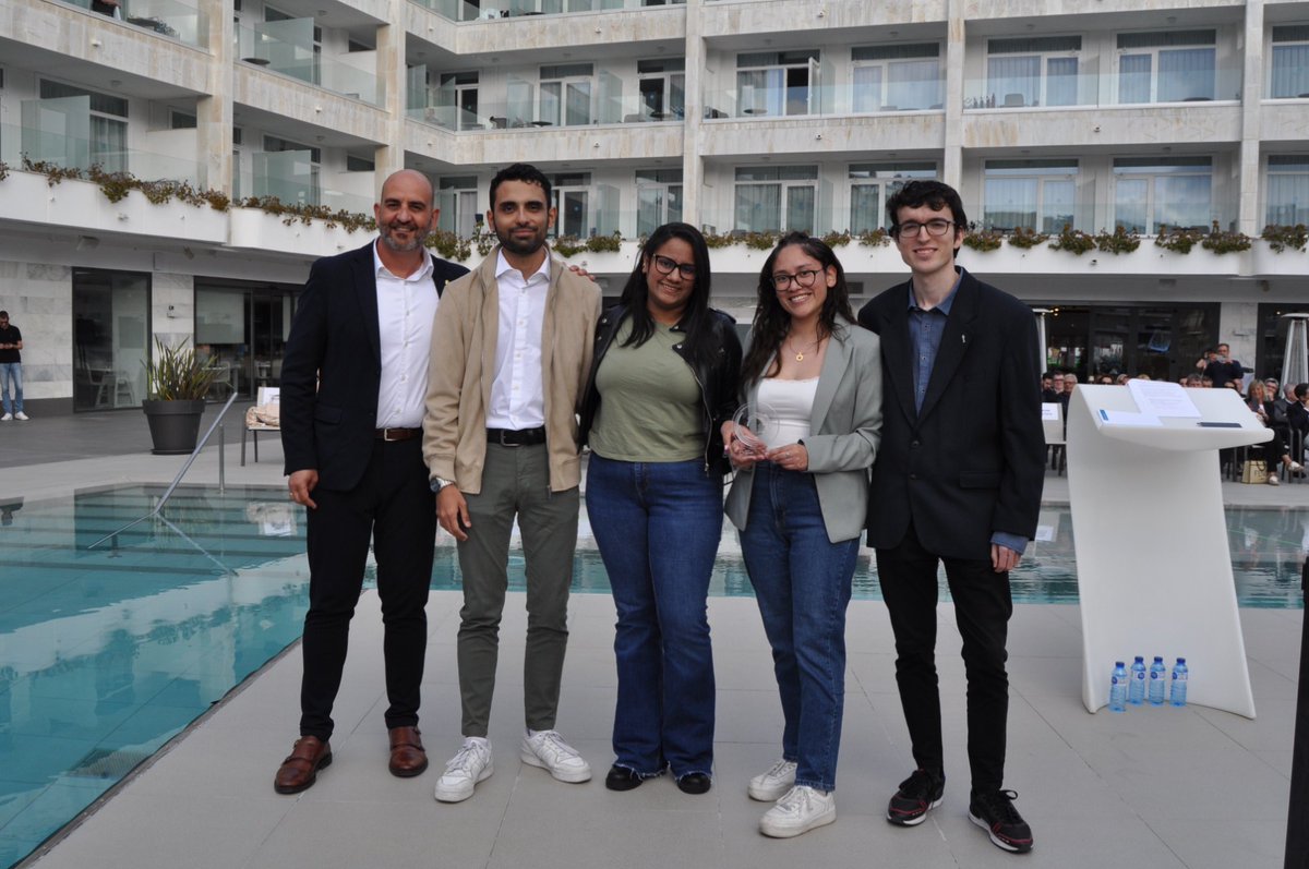 universitatURV's tweet photo. @FundacioGresol @jpallaresm @arquitecturaURV @AlbertSamper 👏L’equip WaveWatt format per #estudiantsURV i de la UPC ha rebut el premi Talent Tecnològic pel projecte RENERGY, que consisteix en el desenvolupament de la boia mareomotriu universal.

👉https://t.co/pXt0d0y8eV https://t.co/fTDOsUUqmb