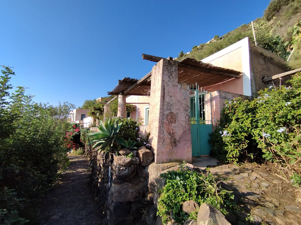 PAngelogitto's tweet photo. Scorci dell' isola di #Alicudi, Isole #Eolie. https://t.co/a0IQos76ng