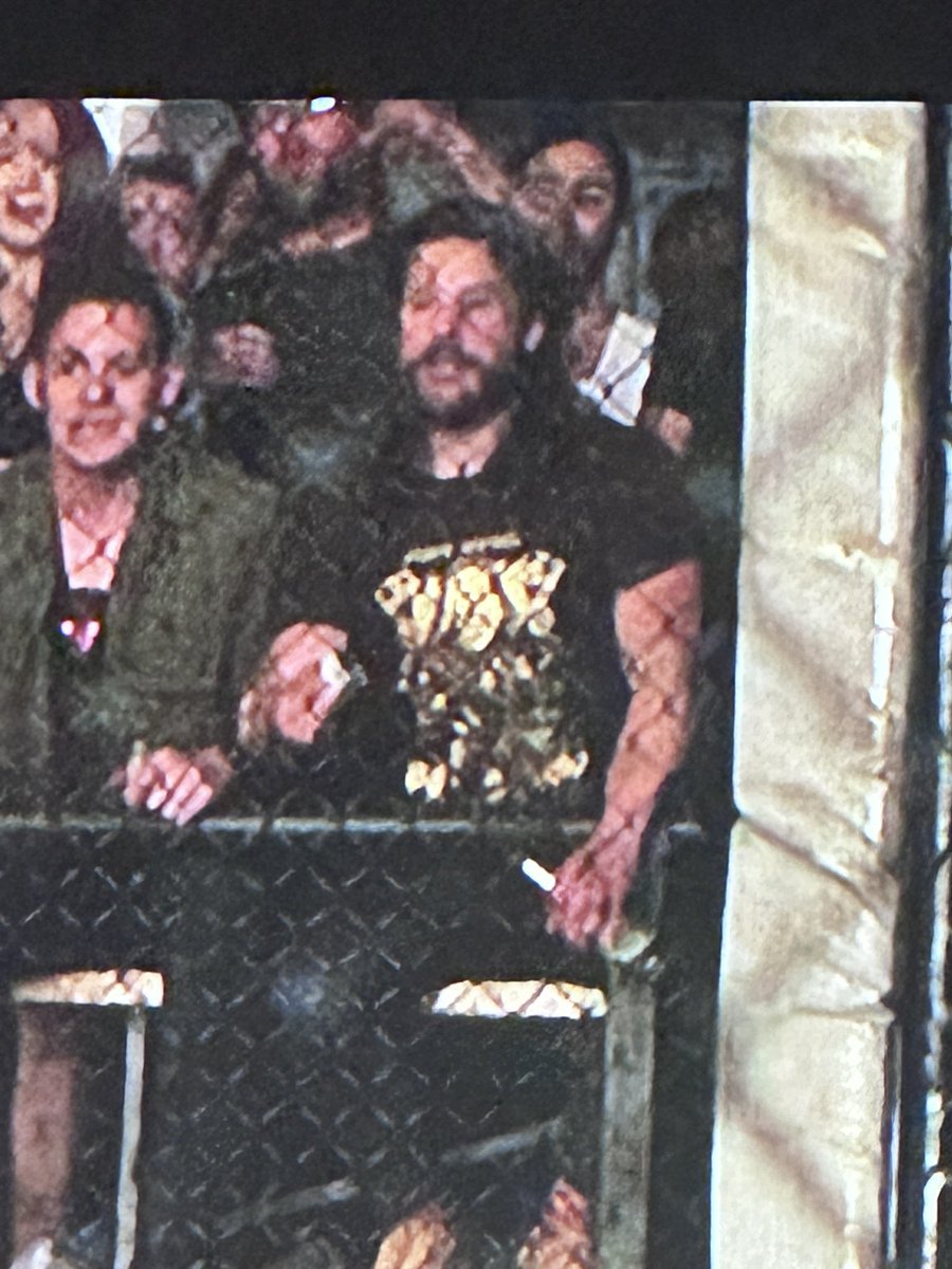 JESWRI's tweet image. One of my favourite things is seeing @Rat___Daddy in @MortalKombat movie wearing one of the many T-shirts I designed.

#mortalkombat #jeswri #ratdaddy