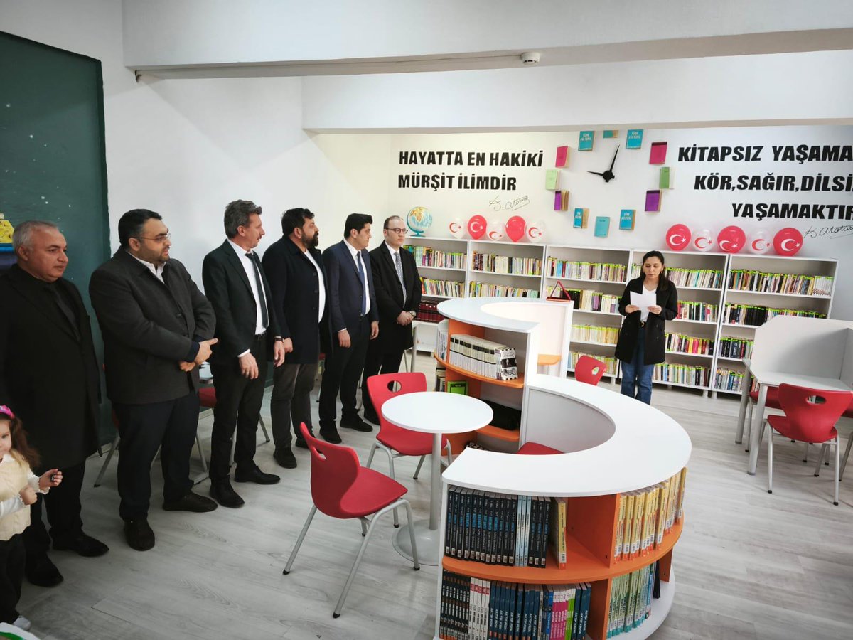 BasmakciKymlik's tweet photo. Kaymakamımız Sn Bilal Çelik ilçemiz hayırseverlerinden Vehbi SARDOHAN'ın katkılarıyla oluşturulan Çok Programlı Anadolu Lisesi Kütüphanesinin açılışını gerçekleştirdi.
Törende eğitime sunduğu değerli katkılarından dolayı, Kaymakamımız hayırseverimize plaket takdim etti. https://t.co/FdmkORvWzf