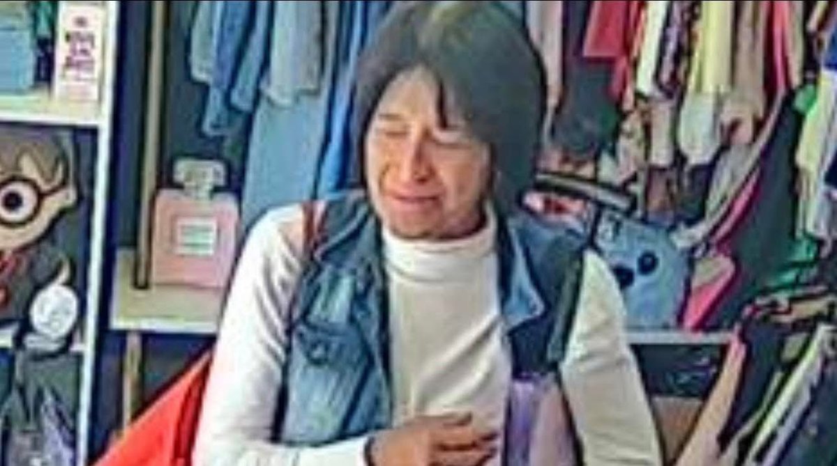 RupiReportero_'s tweet photo. 🚨#NosComparten🚨
Tengan cuidado con esta señora, entró a robar a nuestra tienda se llevó un perfume de Bath de $250 y un perfume DOLCE & GABBANA de $2000.
Te distrae bajando muchas cosas y pidiendo mucho.
Sucedió en la 25 poniente 4904 #Puebla https://t.co/fNC3Ygumzi