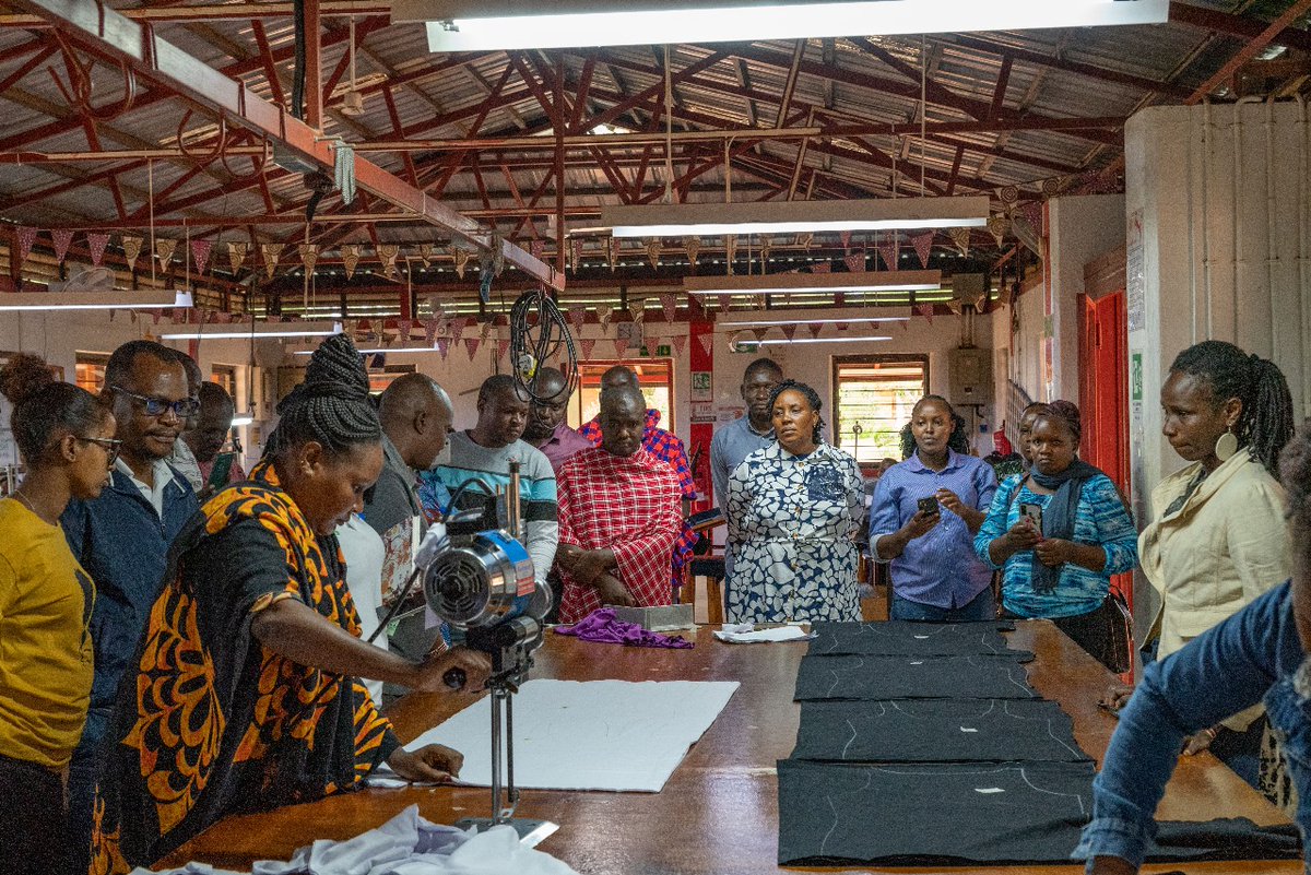 ChyuluRedd's tweet photo. We hosted conservancy reps for a 4-day exchange on land-based carbon projects organized by @KWCAKenya. Insights from @ChyuluRedd  @WildlifeWorks  will guide new projects. 
@NRT_Kenya @athikapiti  @ttwca @EATrust @mmwca @ramatkenya  @MConservancies @MaasaiWild  
#CarbonProjects https://t.co/KvV6PSVkVK