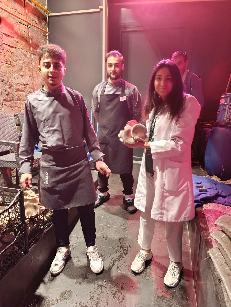 Tomarza_koop's tweet photo. Üretimine tüm hızıyla devam ettiğimiz istiridye mantarımızı Hacı Steak House Resteurant’a teslim ettik. Başta Valimiz Sayın Gökmen Çiçek’e ve Kaymakamımız Ali Buzkaya’ya destek ve teşviklerinden dolayı teşekkür ederiz. @gokmen_cicek_  @buzkayaali  @kayserikakoop https://t.co/qPuAzlQKnA