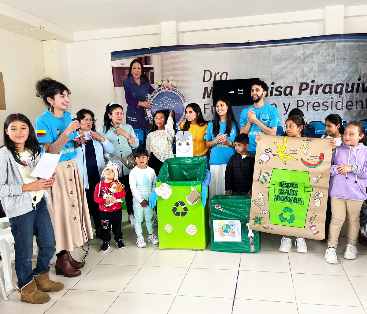 FIMLM's tweet photo. #FimlmColombia 🇨🇴 | 🌱♻️ A través de divertidas dinámicas, niños de #LaCalera, Cundinamarca, aprendieron la correcta clasificación de residuos y la importancia de reducir, reciclar y reutilizar para proteger nuestro hogar común: el planeta. 🌍✨

Lee más: https://t.co/6PWRe1Ocrr https://t.co/Nm1gCVH706