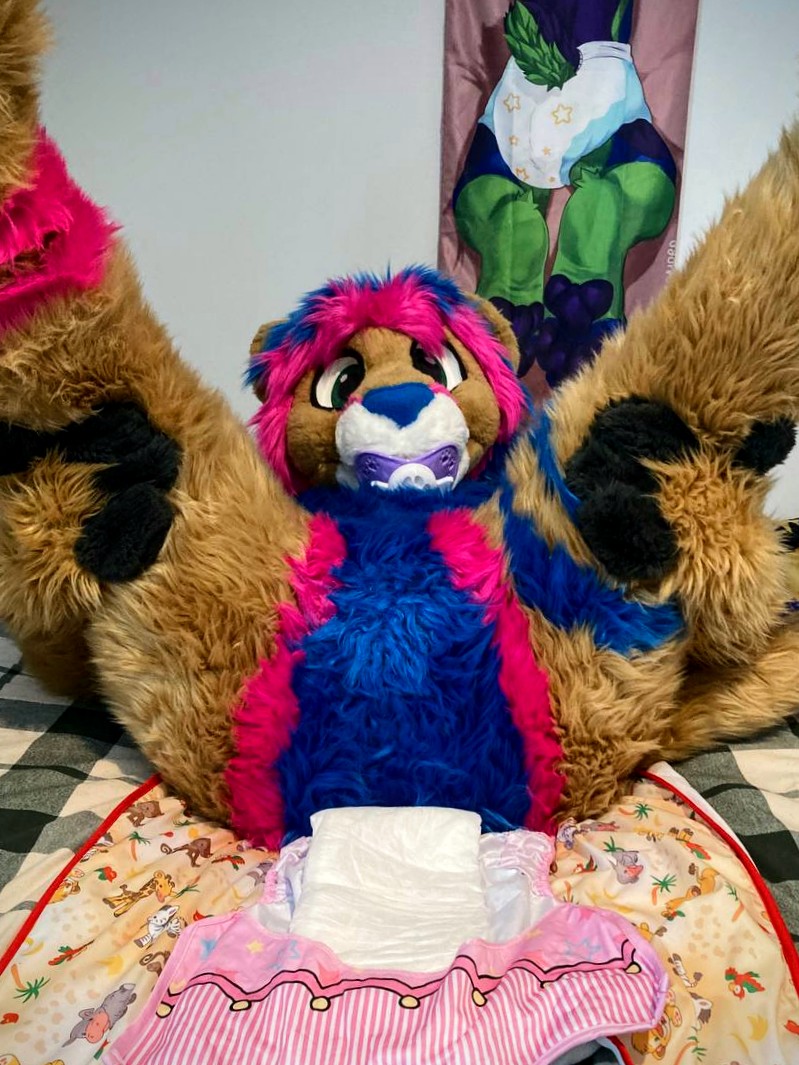 It's #BigDiaperFriday! Remember to help bigs when they pad you up.

#abdl #bdf #babyfur #fursuit