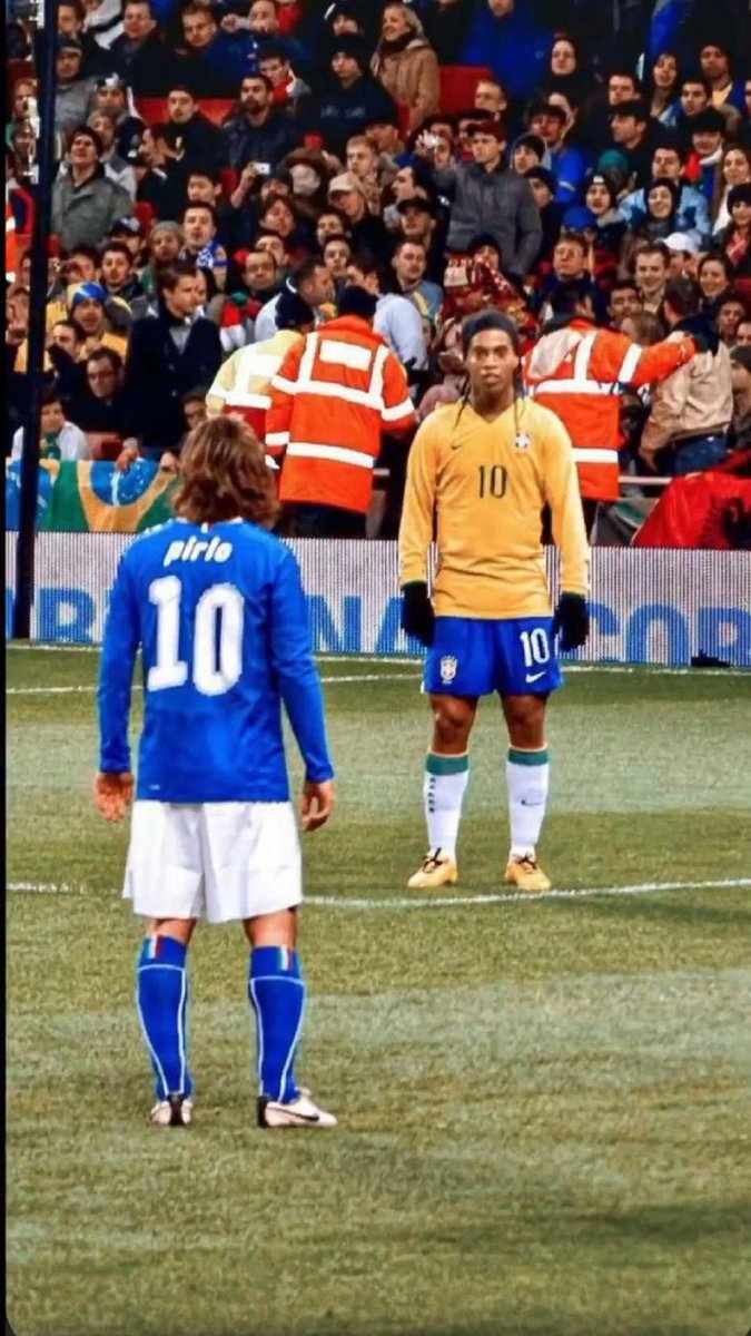 Pirlo vs Ronaldinho 😍