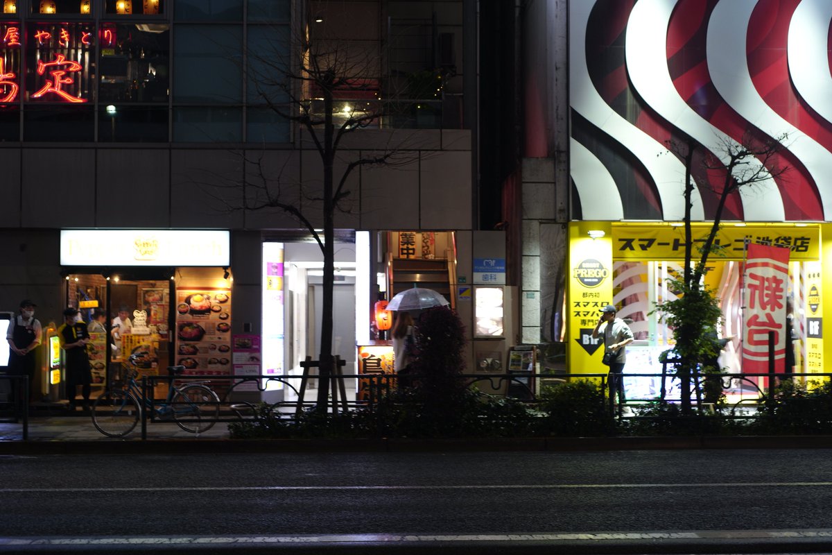 kon1970's tweet photo. お昼は本格的?なベトナム料理店さんのフォー(美味しかったです)からの以前から気になっていたコーヒー屋さん。本日のコーヒーはエチオピア産
久々に本気で美味しいコーヒー頂いた感じ。週末はお家でちゃんと淹れよう←そこかい
池袋の桜は終盤
そして帰りは雨
#SigmaFP #MIKKOR 50mm 1:1.8 https://t.co/pVujBVM4DO