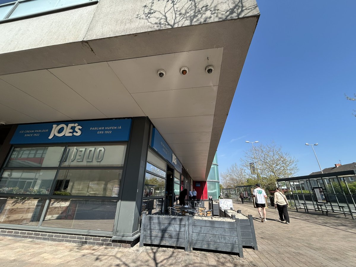 Ioan_Dyer's tweet image. perfect stop off in Costa del Llanelli 

#sweltering