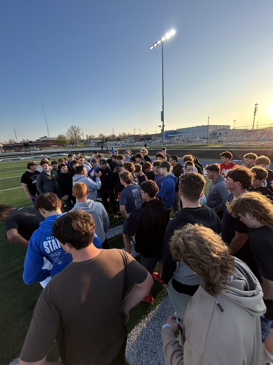 GVEagleFootball's tweet image. Attention to detail, striving for greatness. Fourth spring ball practice in the books! #All4one #Family