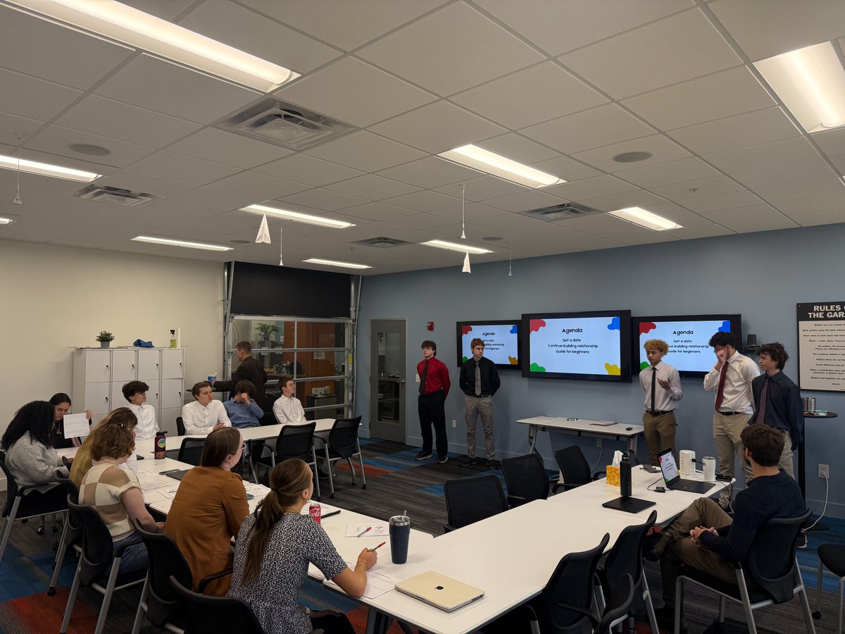 LS_Scholars's tweet photo. @LS_Scholars &amp; @LSHS_Envision sophomores worked with Tier1 Performance Solutions on strategic marketing models and defining how to win moments of truth. Great opportunity for students @LaSallePride to connect with professionals at Tier1. https://t.co/SYVR7f5hOJ