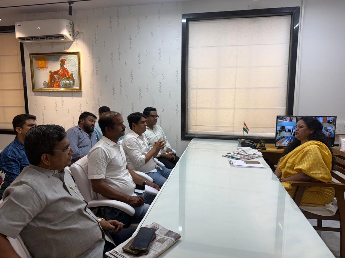 AdvAmolMatele's tweet photo. BMC 'S' Ward च्या सहाय्यक आयुक्तपदी नियुक्त झालेल्या अलका ससाणे मॅडम यांचे स्वागत करून पुढील वाटचालीसाठी शुभेच्छा दिल्या.

सोबत: गणेश मुळे पाटील, कैलास कुशेर, इम्रान तडवी, पवन काळे, हानीफ पटेल, विजय येवले, विशाल इंगळे आदी.

#BMC #Sward #Mumbai #Leadership #PublicService https://t.co/dItD4sQ54t