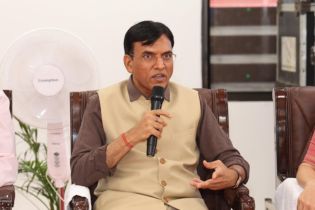 mansukhmandviya's tweet photo. PM Shri @NarendraModi ji believes that India’s youth are the driving force behind a Viksit Bharat. 

Today, I had an engaging interaction with the inspiring Global Shapers community of the World Economic Forum at the VBYLDxGlobalShapers Roundtable in New Delhi. 

47 young leaders shared powerful ideas on youth leadership, sustainability, spiritual intelligence, and inclusivity.