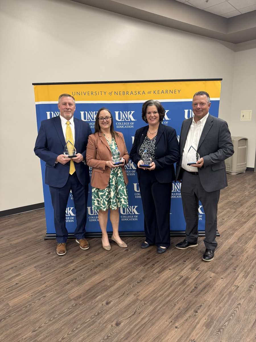 Unk_EDAD's tweet image. Congratulations to Dr. Troy Loeffelholz, Dr. Chelsea Feusner, Dr. Beth Ericson, and Jeff Schneider. These alumni are the 2024/2025 recipients of the UNKLES Award (University of Nebraska at Kearney Leadership in Education and Service).