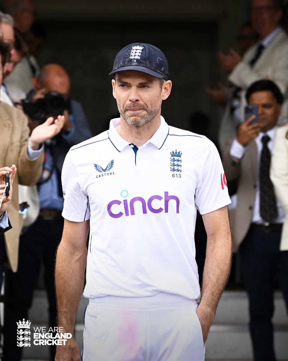 Congratulations, Sir Jimmy Anderson 👑

Our bowling legend has been awarded a knighthood as part of Rishi Sunak's resignation honours list 🎖️