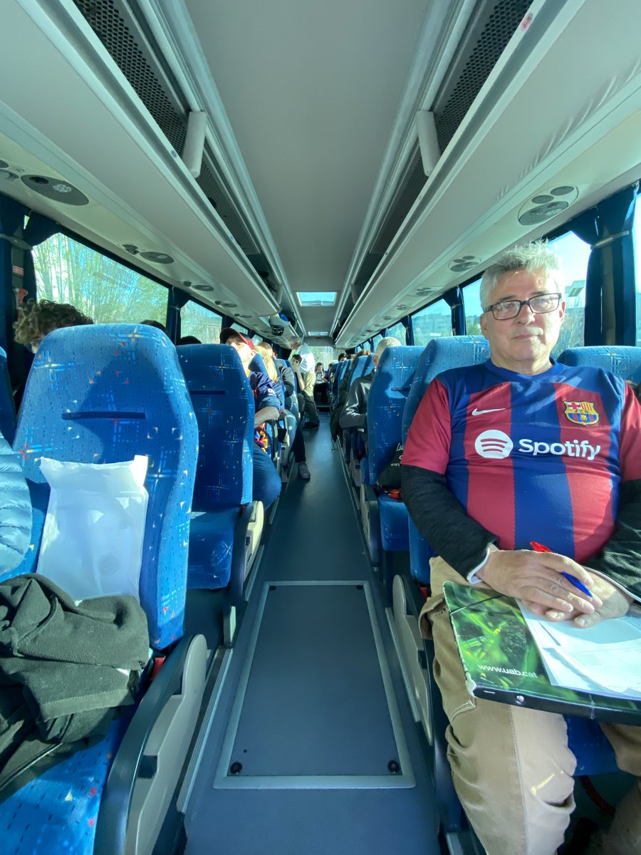 pbsantcugat's tweet photo. 👏 El @FCBarcelona_cat , a un pas de les semifinals de la Champions!

⚽ El primer equip masculí de futbol va superar (4-0) el Borussia Dortmund, en el partit d'anada dels quarts de final.

👏 També vam viure i gaudir de la victòria a la seu social!

🔥 Visca el FC Barcelona! https://t.co/7j9GqPnj0m