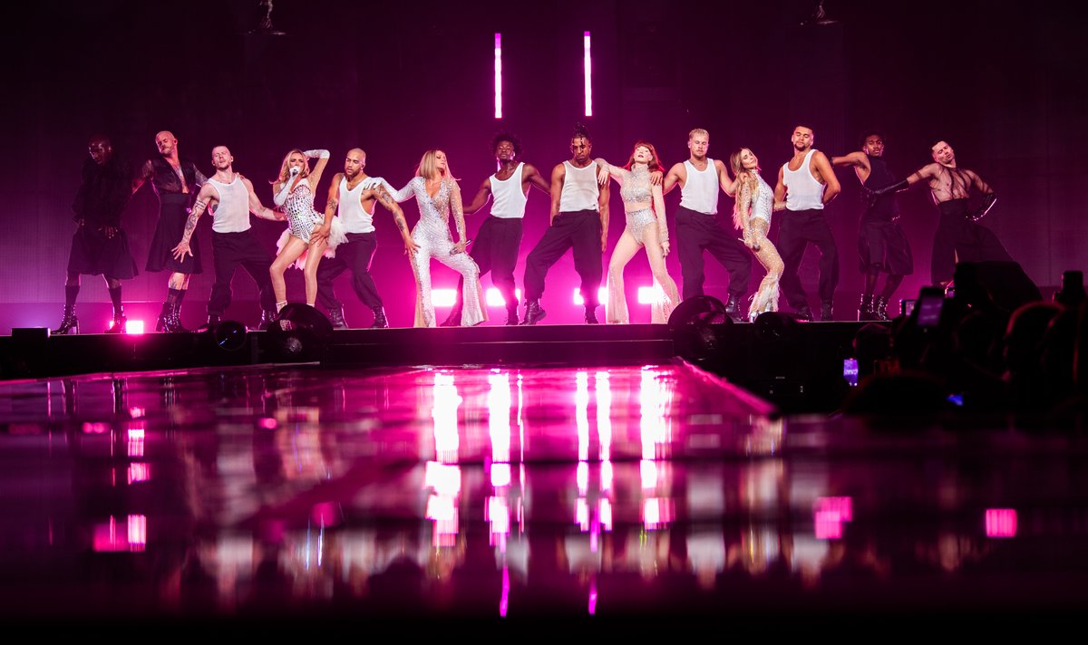 GirlsAloud's tweet photo. Something New at #TheGirlsAloudShow ✨ https://t.co/SkKzNHZeJj
