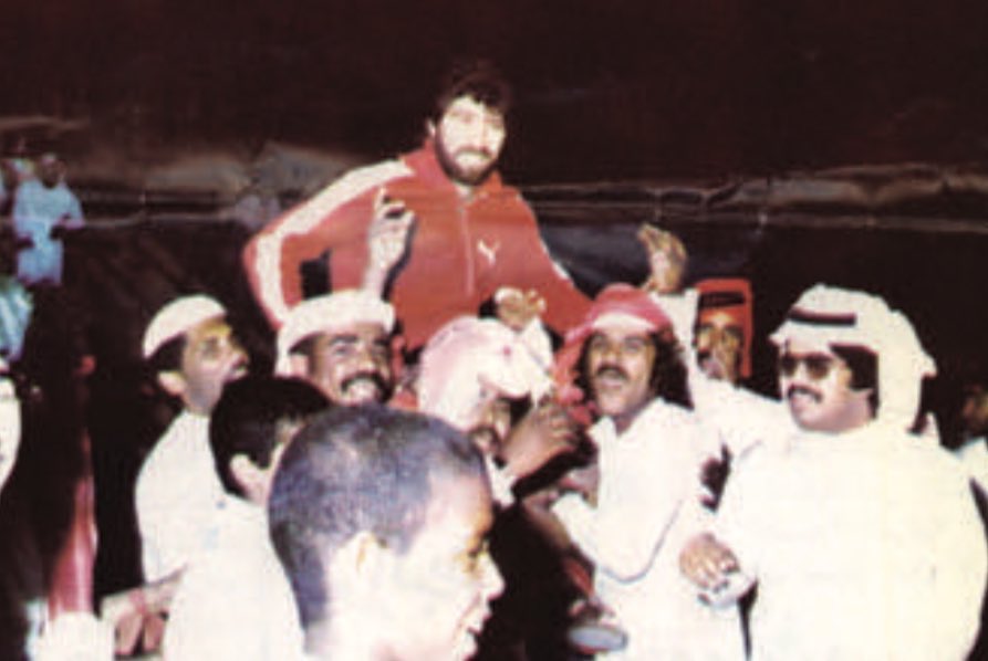 تملك النادي الأهلي درع الدوري للأبد بعد فوزه بالبطولة للمرة الثالثة في موسم 1979-1980، ليصبح أول نادٍ في الدولة يحقق هذا الإنجاز. جاء ذلك بعد تعادله 0-0 مع نادي الشعب في الشارقة، ليظل هذا الإنجاز جزءًا من إرث النادي الذي يتفاخر به عبر الأجيال.