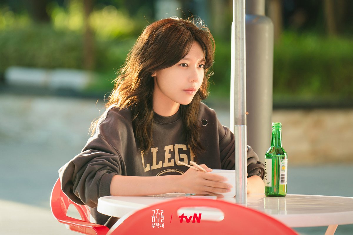 🧵#SecondShotAtLove Still Cuts ¦ Sooyoung as Han Geumjoo