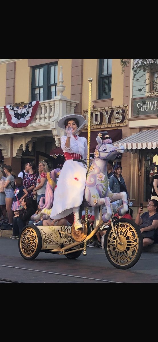 MANCTHEATRICAL's tweet photo. The last time @MANCTHEATRICAL met Mary POPPINS…. 2019 @WaltDisneyWorld - So tonight feels long overdue…. You can keep #DOUBTFIRE - Mary will always be our #1 #NANNY! Press Night @PalaceAndOpera TONIGHT! @ATGTICKETS Full review will follow with some exclusives 22:30 @MaryPoppins https://t.co/VJaqPgQGEv