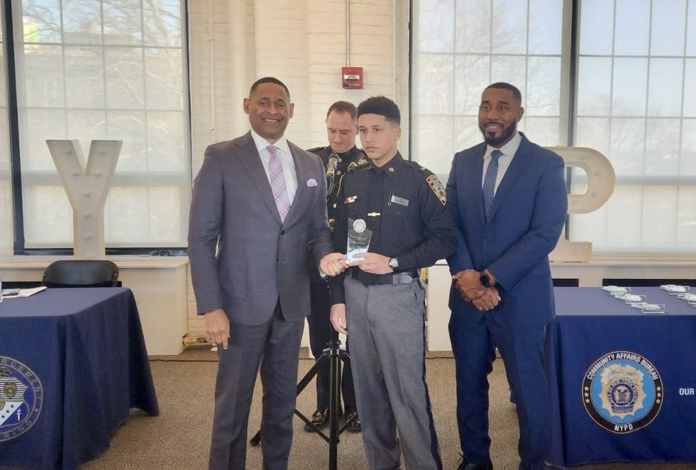 NYPDCeremonial's tweet photo. We gathered with @NYPDCommAffairs for the @NYPDPBBronx Explorer Award Ceremony. 

Congratulations to all the Explorers!  Your hard work will always pay off!
@NYPDnews https://t.co/4yjdApL83I