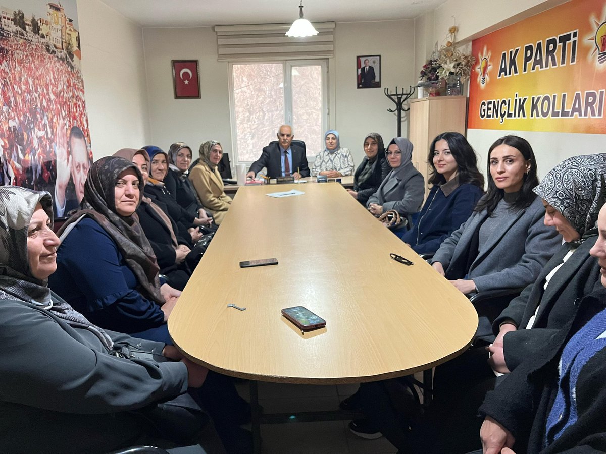 📍AK PARTİ ADİLCEVAZ İLÇE BAŞKANLIĞI

İlçe Başkanımız Sayın <a href="/imran_karahan/">barış karahan</a>.13 Başkanlığında,Haftalık Yönetim Kurulu İstişare Ve Değerlendirme Toplantımızı Gerçekleştirdik.

Toplantının Hayırlara Vesile Olmasını Dileriz.

<a href="/tugbaisikercan/">Tuğba IŞIK ERCAN</a> 
<a href="/avkadirkstekci/">Kadir Köstekçi</a> 
<a href="/CigdemUlaa/">Çiğdem Ula 🇹🇷</a>