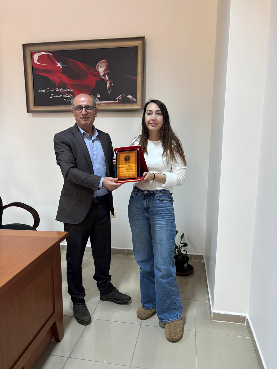 Başhekimimiz Dr.Kenan KORKMAZ tarafından yan dal uzmanlık eğitimi almak üzere görevinden ayrılan Kadın Hastalıkları ve Doğum Uzmanı Op.Dr. Candan DİN ‘e Teşekkür Plaketi verildi. 

Candan Hanım’a yaptığı hizmetlerden dolayı teşekkür eder, mesleki hayatında başarılar dileriz.