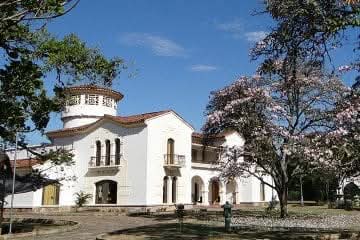 oscarvillani's tweet photo. #Cali estuvo dividida en 17 haciendas: San Joaquín, El Rodeo, Los Chorros, La Selva, San Luis, #Chipichape, Versalles, Pasoancho, Cañasgordas, Meléndez, #Cañaveralejo, #IsabelPérez, Aguablanca, El Guabito, Salomia, La Chanca y El Limonar (foto actual).

Tu barrio en cuál estaría? https://t.co/RYPjWne7Nq