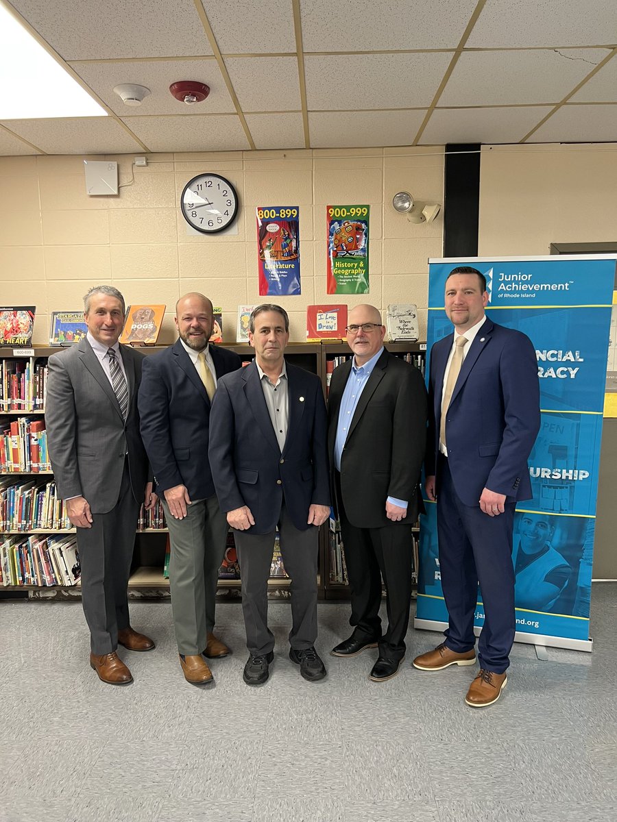 JARhodeIsland's tweet image. Education Awareness Week continues today with #JAinaDay at @hoxsiehawks in @WarwickSchools. JARI board members and volunteers are teaching how money works, jobs in the community, starting a business, and more. Thank you @cityofwarwick Mayor Picozzi and Warwick School Board.