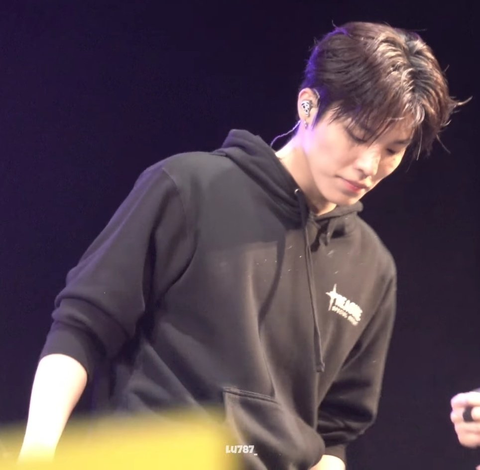 dreamingofwoo's tweet photo. He can do nothing and I'd still go crazy over it. https://t.co/E6mUSx90HZ