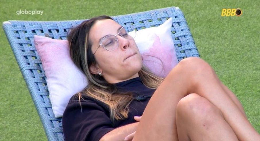 theusvision's tweet image. nunca vi uma participante tão injustiçada. pegaram a renata pra cristo sem motivo, ignoraram sua história, carisma e tudo de bom que ela é. fizeram de tudo pra queimar. no fim, caráter e verdade não valem nada se você não for o queridinho da máfia digital da lacração.