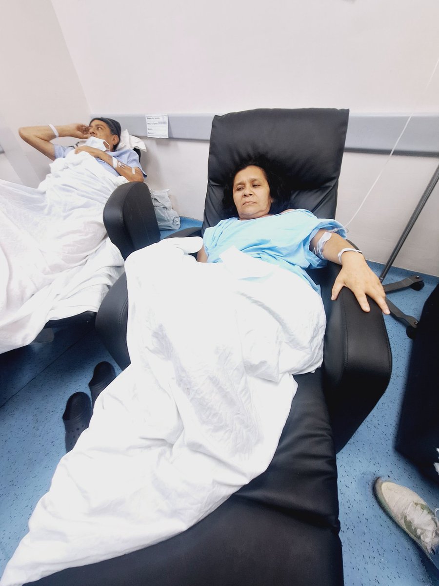 DorisMolina6's tweet photo. Esta mujer esta en @hospitalzacamil a espera de amputación por cangrena, por Dios hago un llamado al Ministro @FranAlabi para que procedan cuanto antes, su situación es crítica URGENTE de su pie derecho, está avanzando y desde martes no la intervienen... que pasa con nuestro https://t.co/D9EnmlG7iX