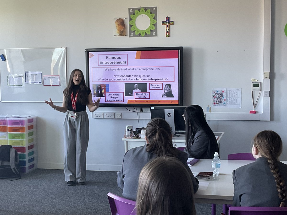 SJBLiverpool's tweet photo. Our Year 10 pupils have been enhancing their employability lately!

This included participation in an engaging workshop with @IntoUniversity, where they explored key entrepreneurial skills 💡

A huge well done to everyone involved, and a big thank you to IntoUniversity 😊 https://t.co/7S5CPJclyx