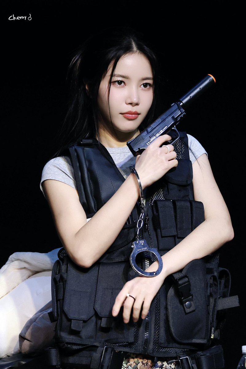 250411
메이크스타 팬사인회

솔라경관님 나를 체포해 주세요⚠️

#솔라 #SOLAR
#마마무 #MAMAMOO