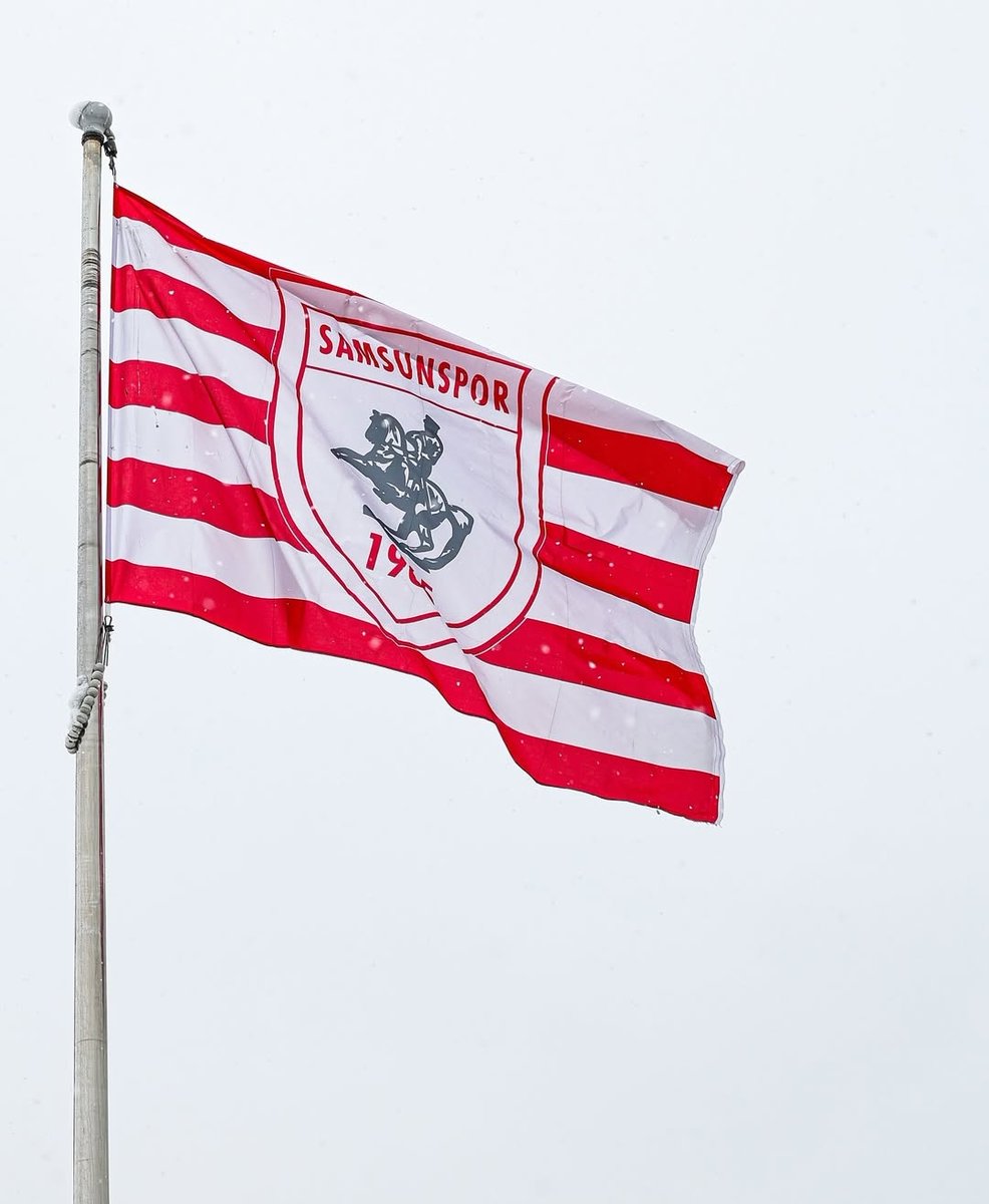 Şehrin tek gerçeği ektedir. UA Samsun gibi memleketsizleri gördükçe utanıyorum. Gerçi ultraslanın her türlüsünden utanıyoruz.