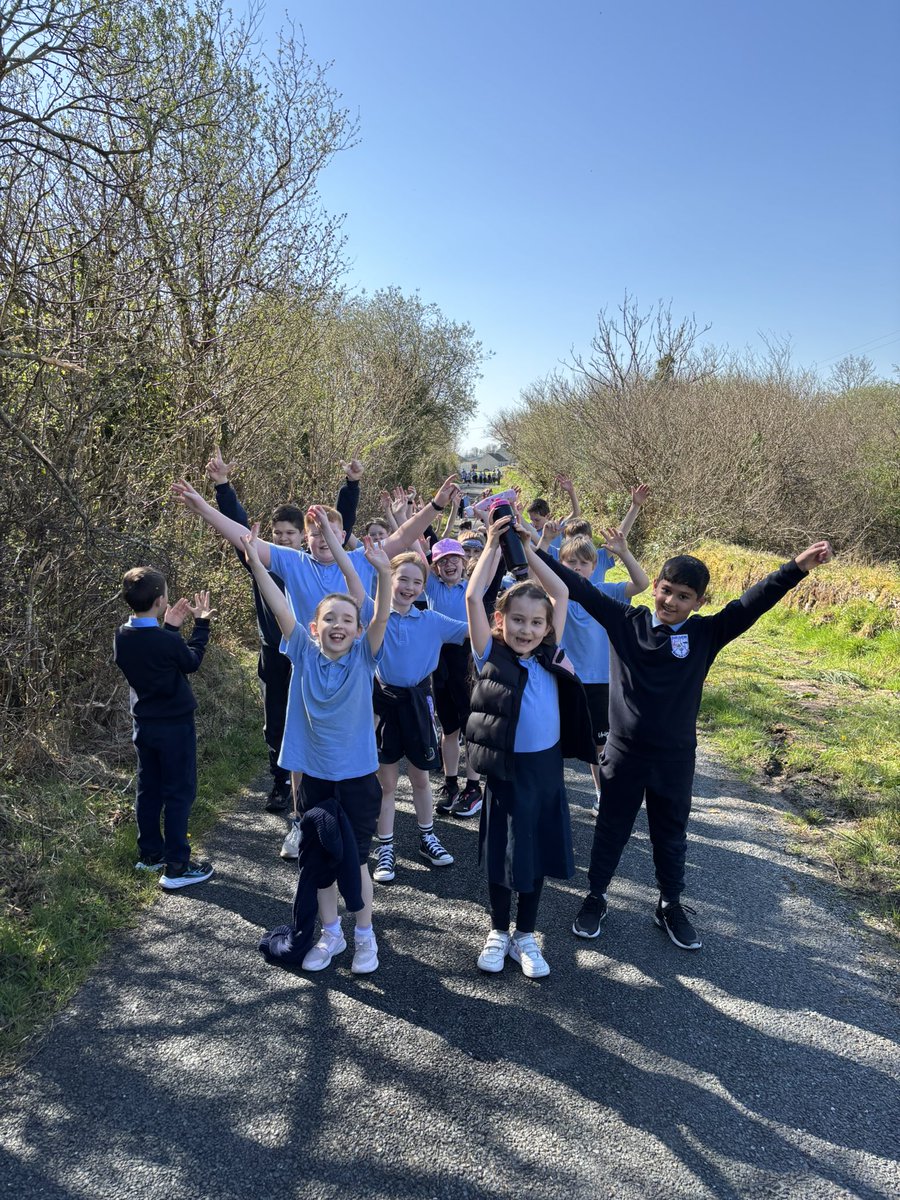 It was Cineáltas Week in St Aiden’s and we enjoyed a lot of activities to promote kindness in our school- yoga, a Kindness Walk, Colours Day and more.