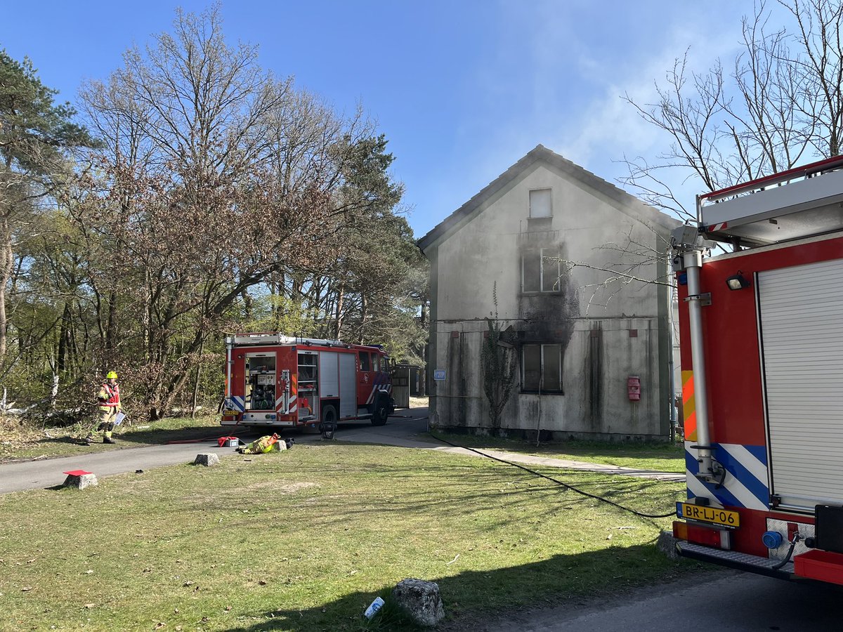 Afgelopen week de Bijscholing Basisprincipes van Brandbestrijding voor de OvD bij het <a href="/NIPV_NL/">NIPV</a> op trainingscentrum <a href="/TBWeeze/">Training Base Weeze </a> gevolgd.Mooie en leerzame oefenscenario’s aan de hand  deze thema’s:
- Vakinhoud.
- Commandovoering.
- De human factor.