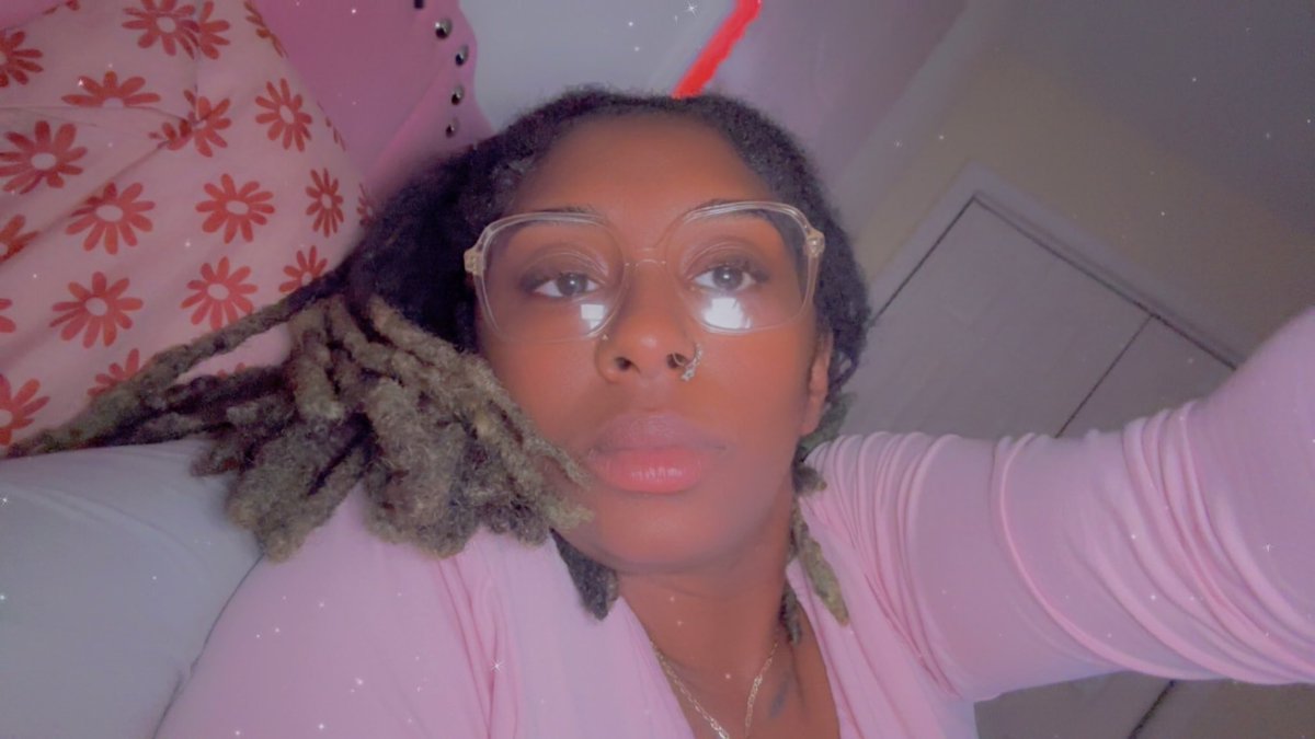 PrecioussssM's tweet photo. Pretty in Pink 💋 https://t.co/L35ahkce1B