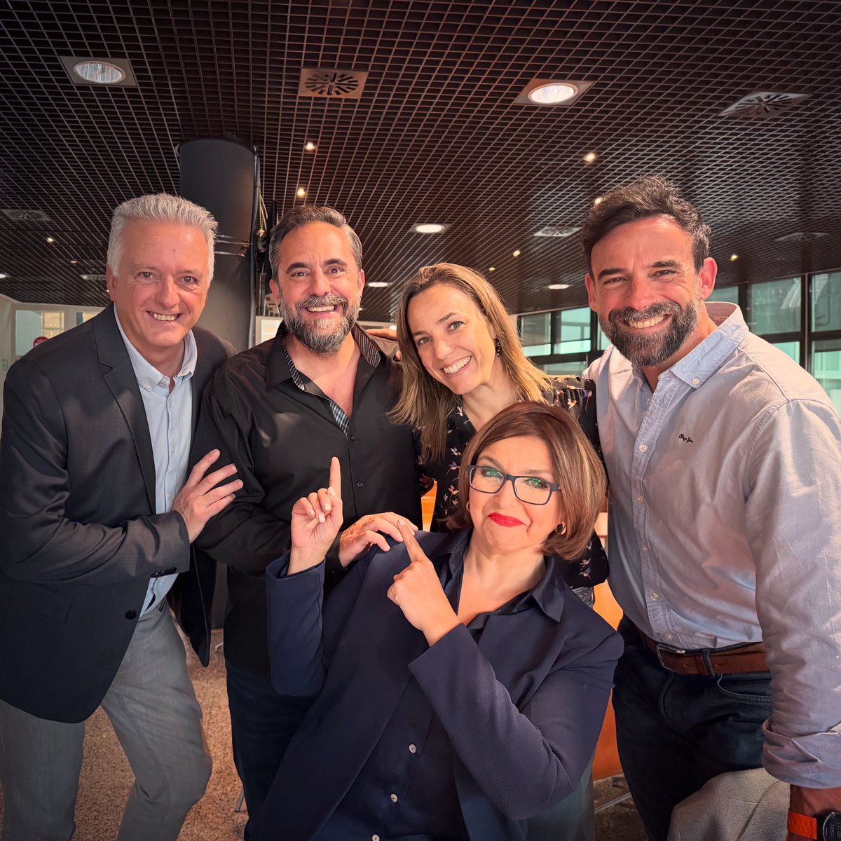 Jose NG 🔴⚪️ (@jose_atleti80) on Twitter photo FELIZ ♥️
Qué bonito que a mis 44 años y después de 15 en televisión haya encontrado mi sitio. Ojalá dure mucho porque está siendo una camino precioso. Gracias a tod@s 🫶
Raquel Pina
<a href="/Meritele/">MARÍA LÓPEZ MUÑOZ</a>
<a href="/ricardoaltable/">Ricardo Altable</a>
Erika Barreras
<a href="/FernandoTimon/">Fernando Timón 🇮🇨</a>
Antonio López
<a href="/telemadrid/">Telemadrid</a> FELIZ ♥️
Qué bonito que a mis 44 años y después de 15 en televisión haya encontrado mi sitio. Ojalá dure mucho porque está siendo una camino precioso. Gracias a tod@s 🫶
Raquel Pina
<a href="/Meritele/">MARÍA LÓPEZ MUÑOZ</a>
<a href="/ricardoaltable/">Ricardo Altable</a>
Erika Barreras
<a href="/FernandoTimon/">Fernando Timón 🇮🇨</a>
Antonio López
<a href="/telemadrid/">Telemadrid</a>
