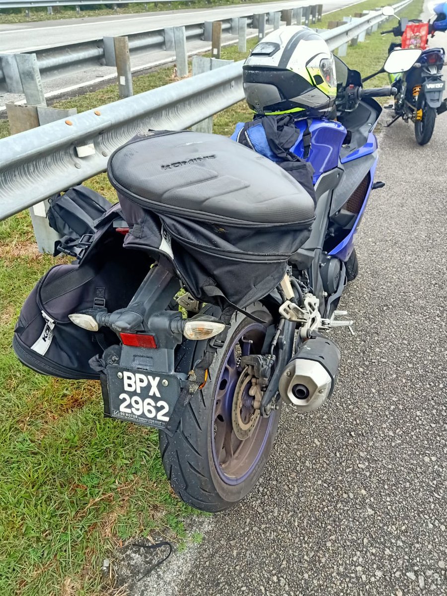 SyakeerRahman's tweet photo. MOTOR R15 HILANG, CYBERJAYA

Jenis: YAMAHA R15, BIRU
Plat: BPX2962
Kawasan: Cyberia Smarthome
Tarikh: 11 April 2025 (Jumaat)
Masa: 5.30 petang - 6.30 petang

Kes Kecurian 

Minta bantuan semua kalau ada nampak motor on detail dekat kawasan Cyberjaya 0175095308. Terima kasih https://t.co/9XmNsyRc1L