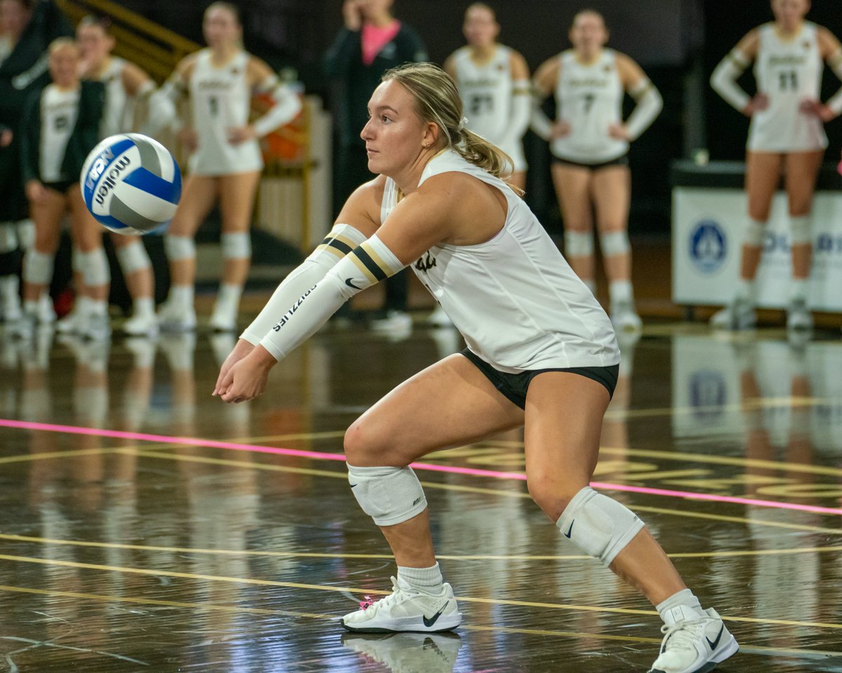 OaklandWVB's tweet photo. Match Day 🙌

🆚 Rochester Christian
🕘 6 PM
📍 Garth Pleasant Arena
🎟️ FREE https://t.co/3yGY4y64yE