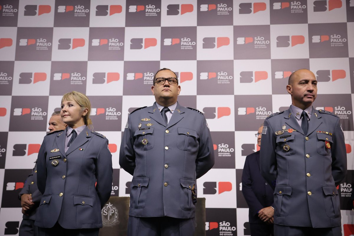 SegurancaSP's tweet image. Parabéns aos destaques: major Milton Morassi (PM) e delegado João Francisco Dias (PC), primeiros colocados com notas quase perfeitas. Excelência em segurança pública se constrói com preparo. #SegurançaSP