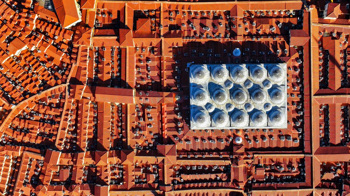 FotoMuhabirleri's tweet photo. Gökyüzünden Türkiye Güzellikleri İkincisi
Nurettin BOYDAK
Tarihi Kapalı Çarşı, İstanbul @nboydak @umraniyebeltr 
#YılınBasınFotoğrafları #GökyüzündenTürkiye https://t.co/sScu5QHBS1