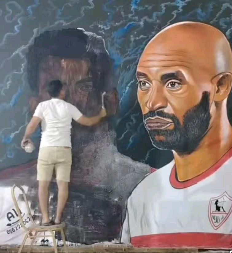 abdullatiffawzy's tweet photo. رسام يمحو صورة زيزو من على الجدران ويستبدلها بشعار الزمالك 🏹 https://t.co/GKBQj6FSEO