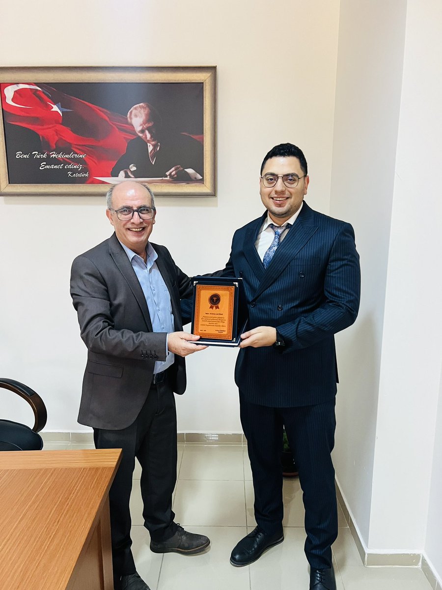 Hastanemizde Başhekim Yardımcısı olarak görev yapan ve tayin nedeniyle görevinden ayrılan Dr.Serhat Arif FİDAN ‘a Başhekimimiz Dr.Kenan KORKMAZ tarafından Teşekkür Plaketi verildi. 

Kıymetli hocamıza yaptığı hizmetlerden dolayı teşekkür eder, mesleki hayatında başarılar dileriz.