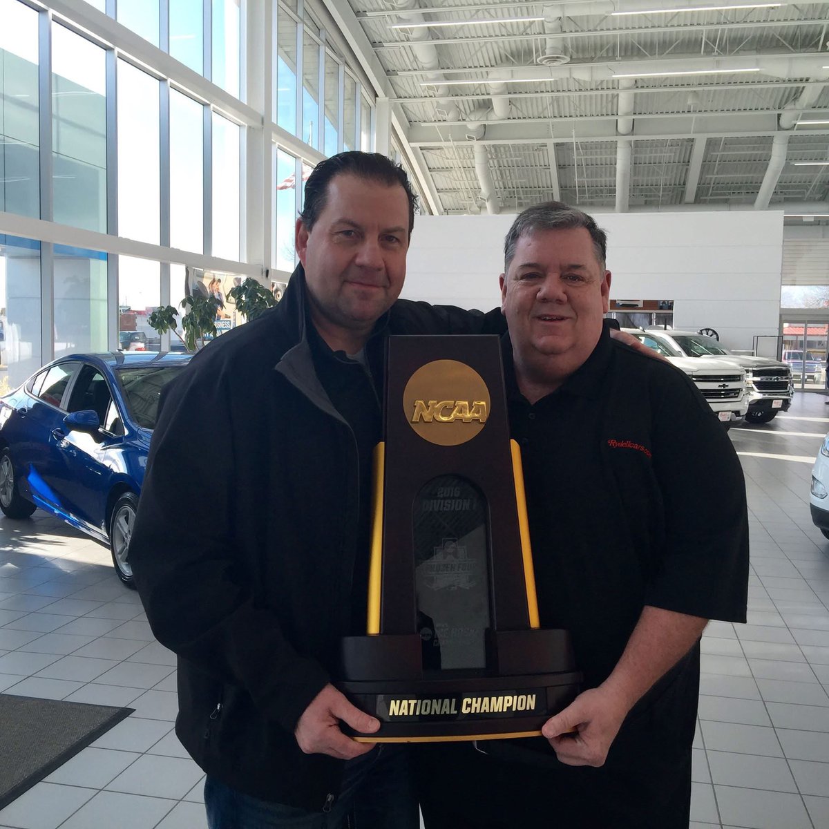 MikeDelohery's tweet photo. Memories: April 11, 2016, had a great friend and coach come visit, he was "Berrying" gifts! Always Proud of you, Coach! #Bubbs #BradBerry #NationalChampion #UNDProud 🥅🏒🥰 @BradBerry29 @UNDmhockey https://t.co/htlBSKjrJ6