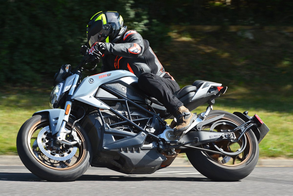 Would you ride an electric motorcycle if it was like this? tinyurl.com/3f27wb3t