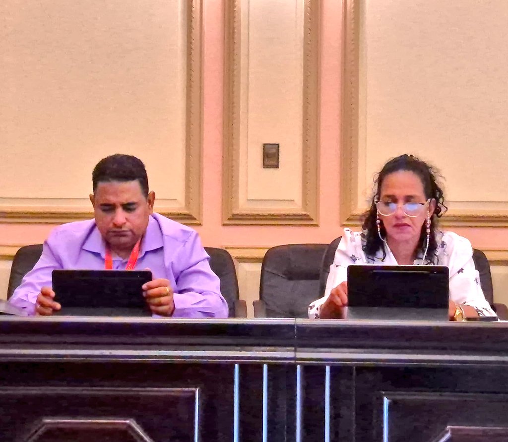 En Desarrollo | Encabeza Esteban Lazo chequeo parcial de las comisiones de la <a href="/AsambleaCuba/">Asamblea Nacional Cuba</a> sobre los resultados de la comprobación realizada al Plan de Perfeccionamiento del Programa del Médico y la Enfermera de la Familia, con la participación del Ministro <a href="/japortalmiranda/">José Angel Portal Miranda</a>