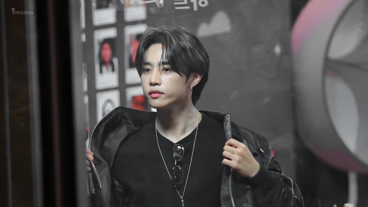 iovszun's tweet photo. happy birthday my brightest star 🖤

#봄을닮은소년_선우에게
#SunkissedSUNWOODAY https://t.co/plPLzTcDKt
